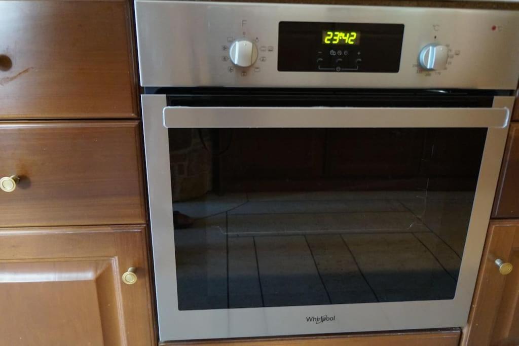 Apartment With A Garden, Bbq, Swimming Pool And Jacuzzi Dhráfi エクステリア 写真