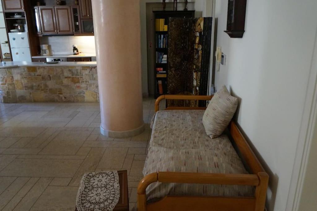 Apartment With A Garden, Bbq, Swimming Pool And Jacuzzi Dhráfi エクステリア 写真