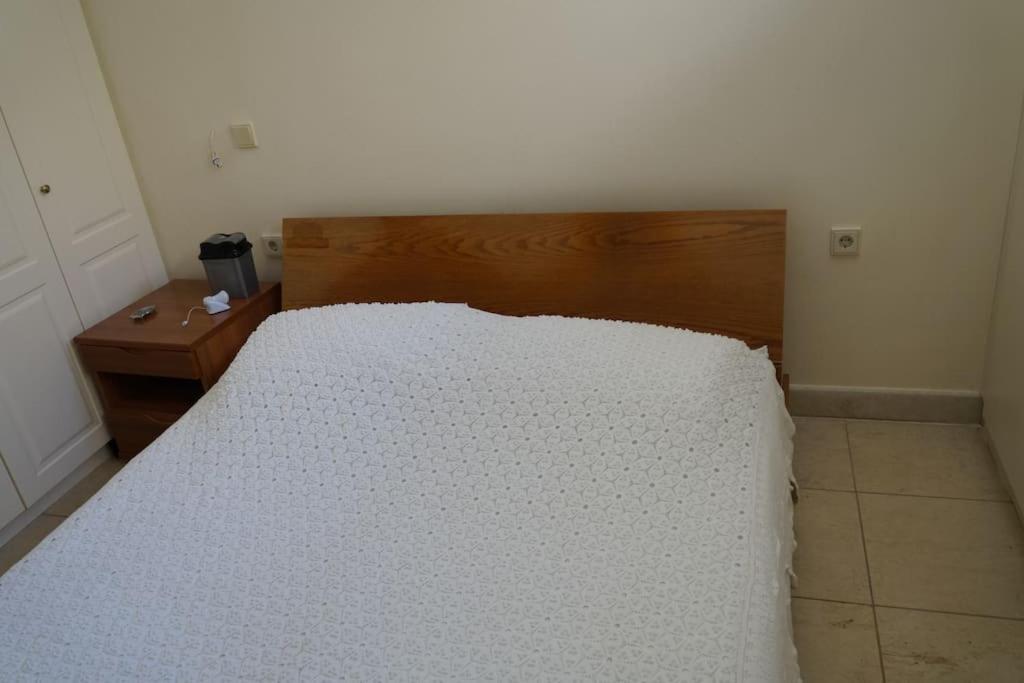 Apartment With A Garden, Bbq, Swimming Pool And Jacuzzi Dhráfi エクステリア 写真