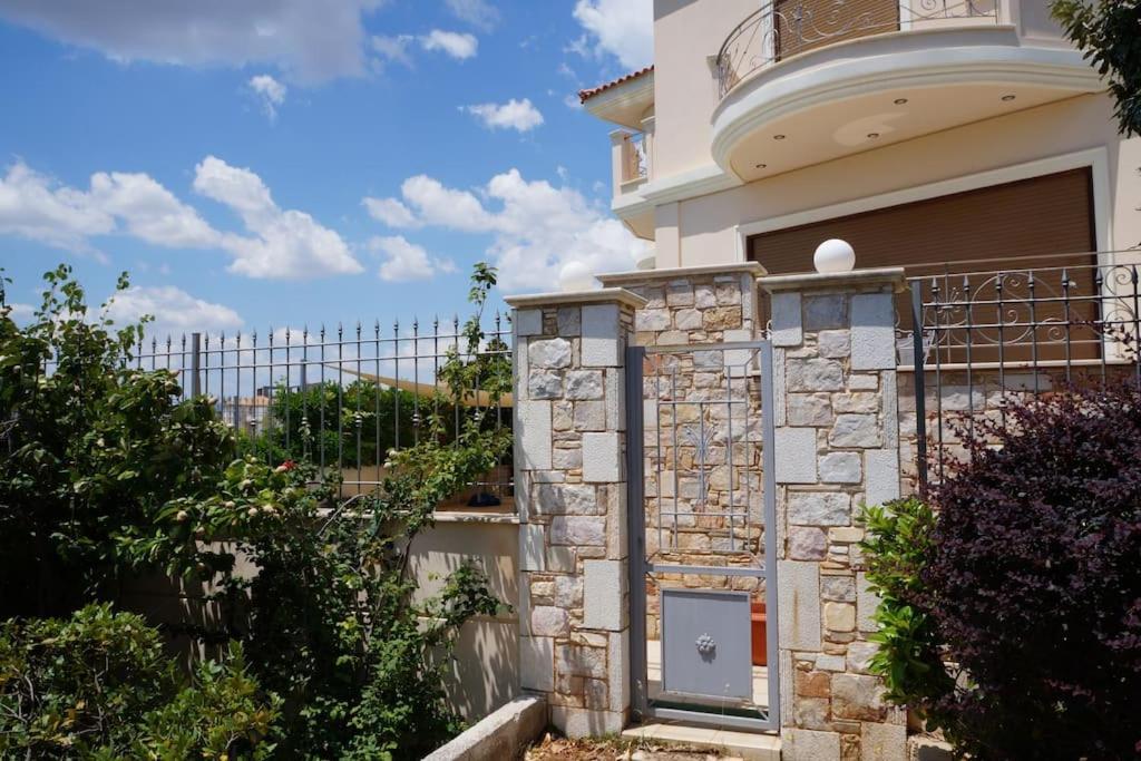 Apartment With A Garden, Bbq, Swimming Pool And Jacuzzi Dhráfi エクステリア 写真
