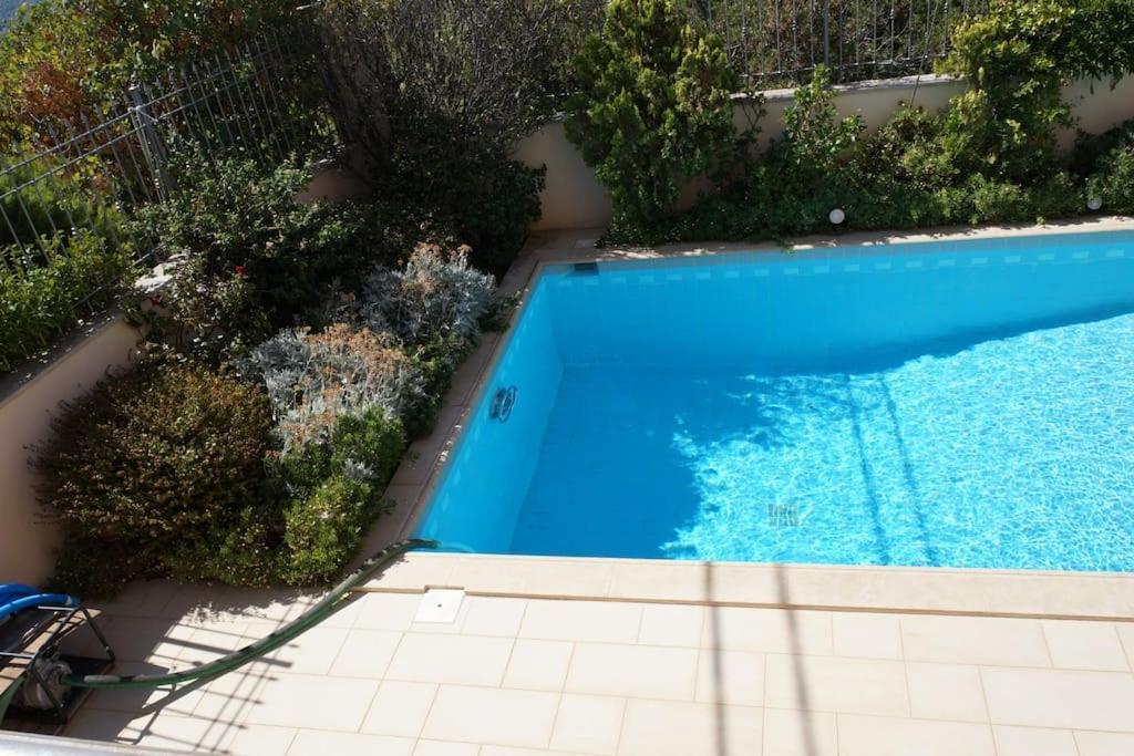Apartment With A Garden, Bbq, Swimming Pool And Jacuzzi Dhráfi エクステリア 写真