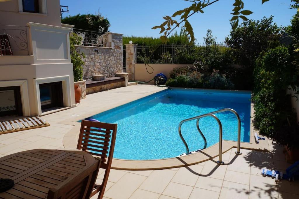 Apartment With A Garden, Bbq, Swimming Pool And Jacuzzi Dhráfi エクステリア 写真