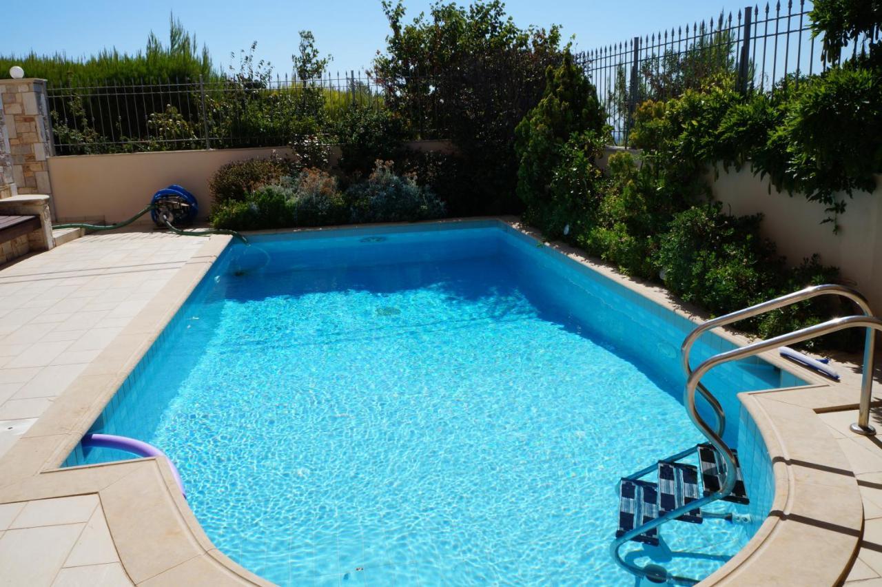 Apartment With A Garden, Bbq, Swimming Pool And Jacuzzi Dhráfi エクステリア 写真